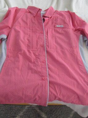 Columbia Long Sleeve Omni Freeze Coral Top  Size Medium  USED